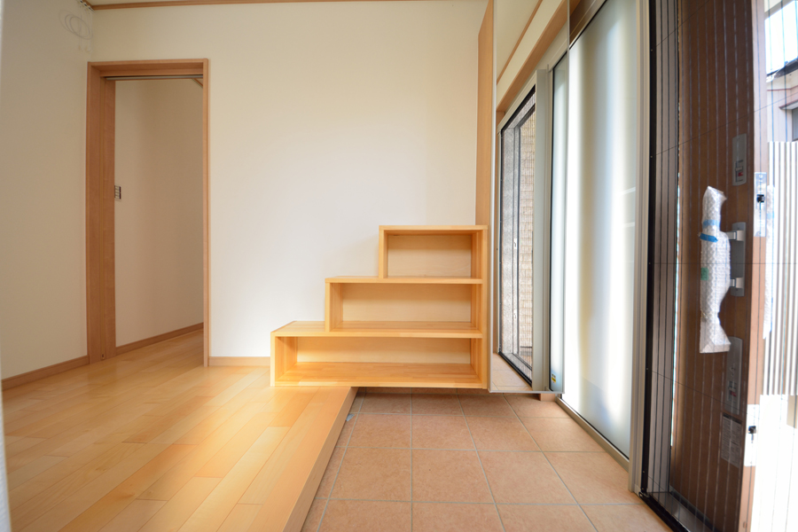 いわき市：使いやすい収納を豊富に設けたインナーガレージ付住宅 いわき市の高気密・高断熱の注文住宅。二世帯住宅の間取り・土地探し・新築なら
