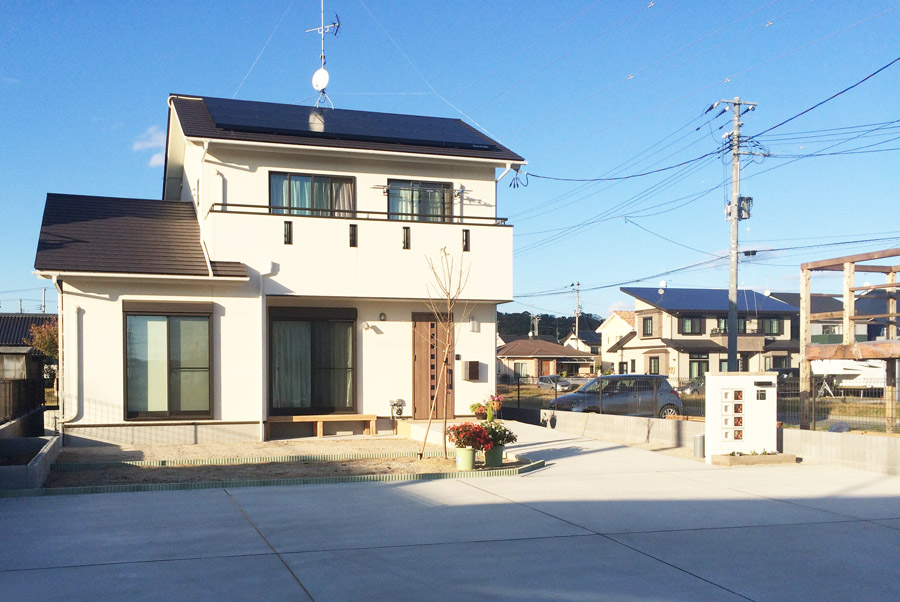 太陽光発電ができる採光たっぷりの2階建て住宅